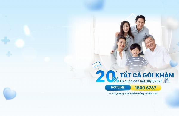 Hình ảnh bác sĩ chuyên khoa thẩm mỹ mũi tại Phú Xuân đang tư vấn cho khách hàng, thể hiện sự chuyên nghiệp và tận tâm
