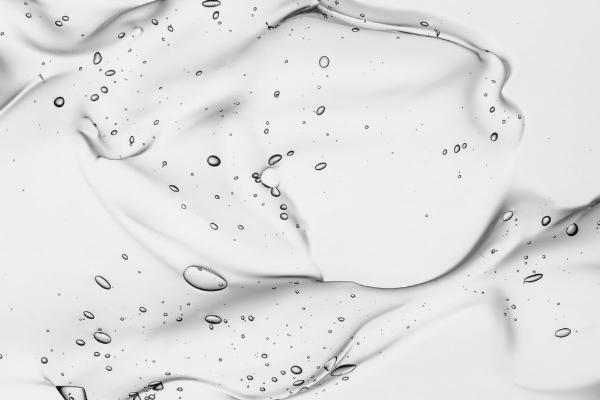 Chọn kem che sẹo lõm cho da khô, chứa thành phần dưỡng ẩm như hyaluronic acid