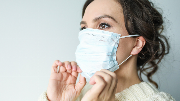 Lựa chọn khẩu trang y tế phù hợp giúp giảm áp lực lên mũi sau nâng