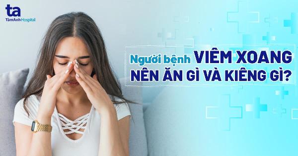 Hình ảnh minh họa sự khác biệt giữa quan niệm dân gian về kiêng kỵ và lời khuyên y khoa sau nâng mũi, tập trung vào thực phẩm như thịt ếch