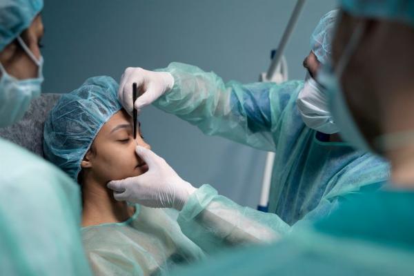 Chi phí và thời gian phục hồi sau nâng mũi