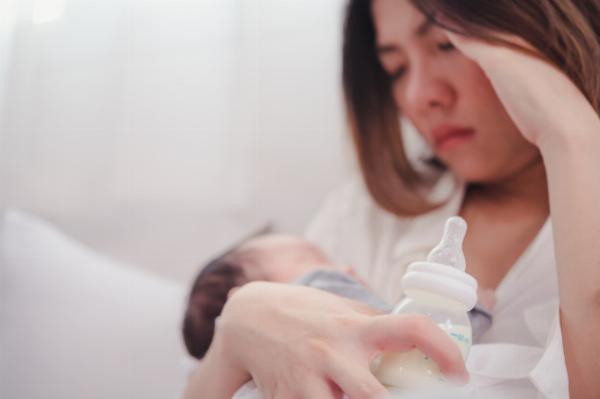 Bảng so sánh dấu hiệu hậu phẫu bình thường và biến chứng sau nâng mũi