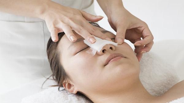 Sơ đồ hoặc hình ảnh minh họa quy trình sửa mũi cấu trúc, thể hiện việc tháo sụn cũ, xử lý mô sẹo và tái dựng cấu trúc bằng sụn tự thân.