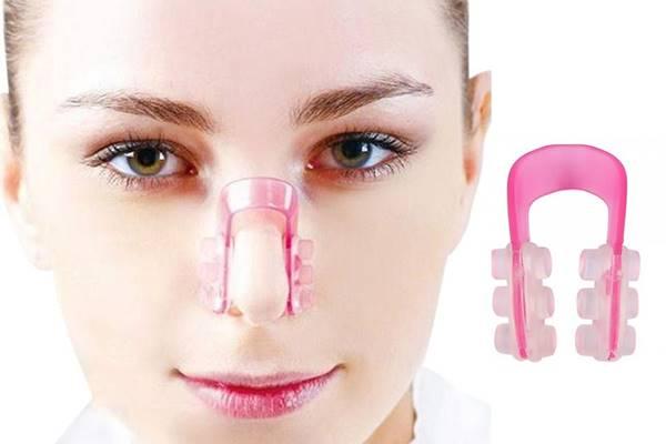 Người tin vào phương pháp nâng mũi tại nhà
